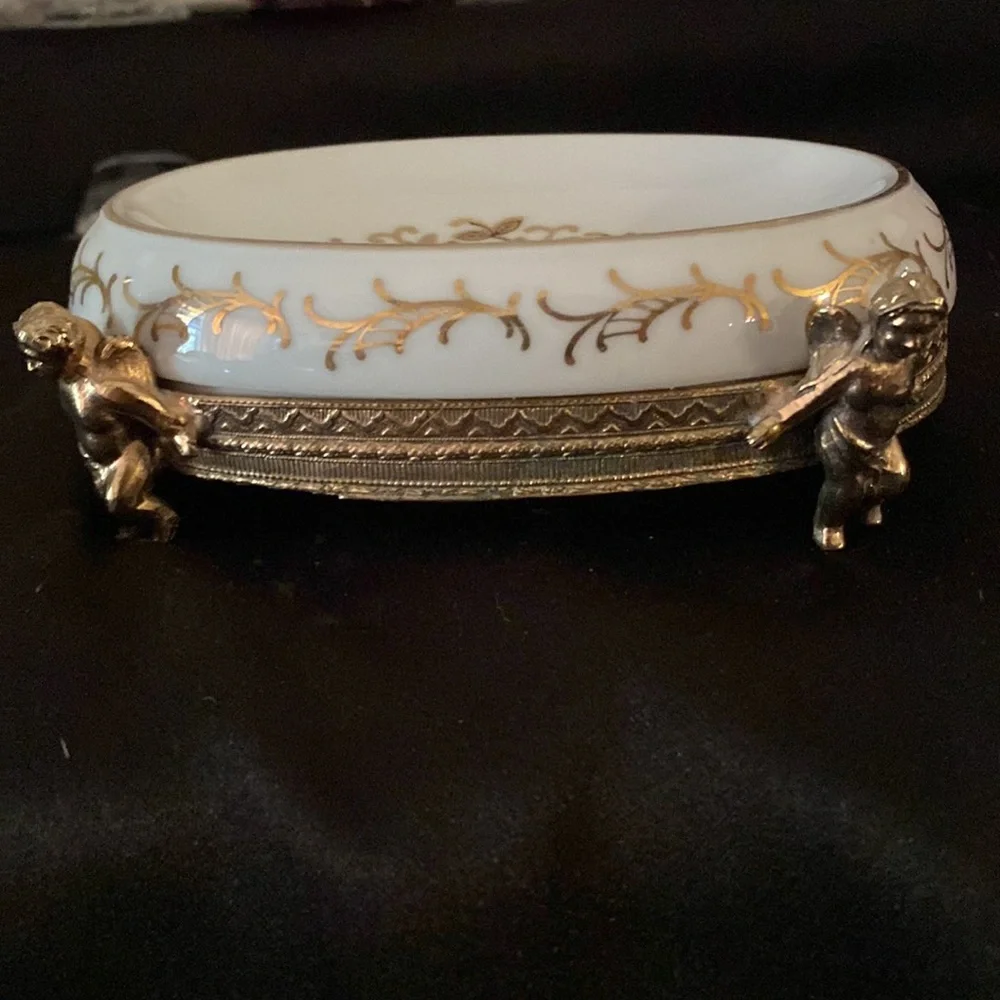 Elegant Gold and White Soap Dish